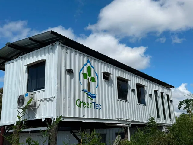Oficina corporativa 40' - obra de Multitainer en contenedor